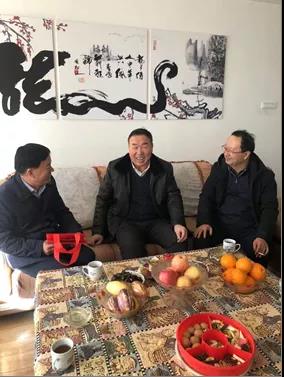 敦煌種業(yè)領(lǐng)導(dǎo)看望慰問(wèn)公司老干部、老黨員及困難黨員職工