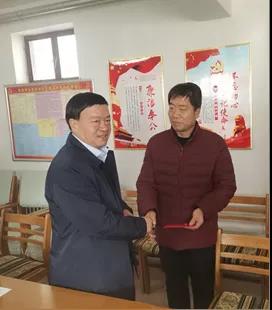 敦煌種業(yè)領(lǐng)導(dǎo)看望慰問(wèn)公司老干部、老黨員及困難黨員職工