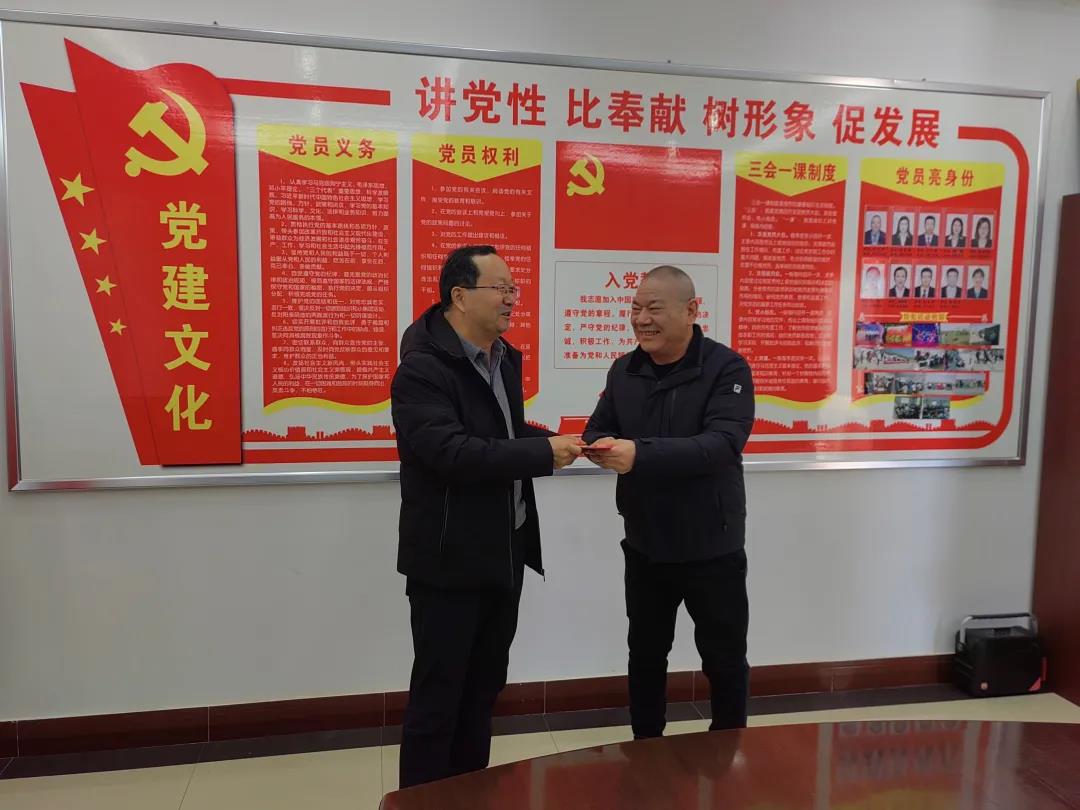 敦煌種業(yè)領(lǐng)導(dǎo)看望慰問(wèn)公司老干部、老黨員及困難黨員職工