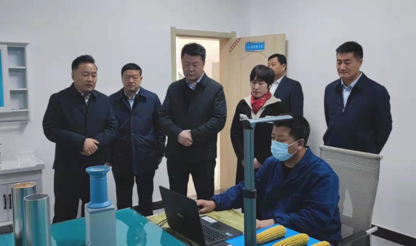 酒泉市政府黨組成員、副市長(zhǎng)哈里別克來敦煌種業(yè)調(diào)研指導(dǎo)工作